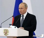 푸틴, 러 국채 원리금 루블화로 상환 허용하는 대통령령 서명
