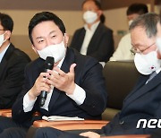 항공위성 1호기 발사 생중계 상황 참관한 원희룡 장관