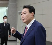 윤 대통령 "중대한 국기 문란" 경찰 인사 번복 질책