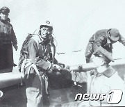 공군 최초로 100회 출격을 달성한 김두만 소령