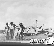 1950년 한·미·호주 공군 연합 출격 기념 촬영