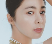 배우 서영희, '주부생활' 7월호 커버 장식, 우아하고 자유로운 무드의 공존