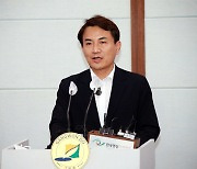 김진태, 평창평화포럼·평화영화제 예산 지원 중단 시사
