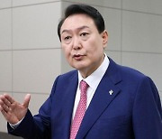 '중대 국기 문란' 언급한 윤 대통령, 경찰 '기강 잡기' 나섰다
