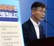 '주52시간제' 손보는 尹정부..경영계 '환영' vs 노동계 '반발'