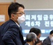 [종합] 尹정부 첫 최저임금 1만원 넘을까..동결 외친 기업들 "폐업하란 소리"