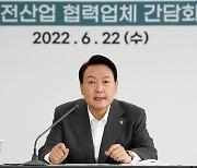 [사설] "탈원전 5년, 바보 같은 짓"..원전 최강국 회복해야