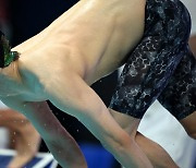 Hwang fails to reach finals in 100-meter freestyle races