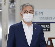 "쌍디귿 단어 두 번 말했다"..최강욱의 '그 날' 참석자 증언 공개