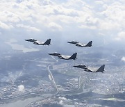 울산 상공 비행하는 공군 F-15K 편대