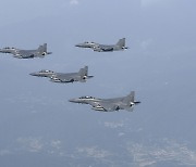 해인사가 있는 경남 합천 상공 비행하는 공군 F-15K 편대