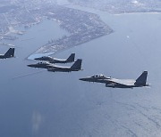 포항 상공 비행하는 공군 F-15K 편대