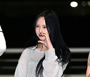 라잇썸 지안, '예쁜 하트 선물하며 출국' [사진]