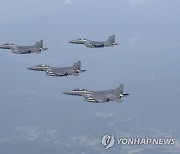 공군 F-15K 편대 가야산 인근 상공 비행