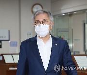"최강욱, '짤짤이' 아닌 쌍디귿 시작 성희롱성 발언했다"