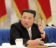북한 "전쟁억제력 확대강화 위한 중대문제 심의, 승인"(상보)