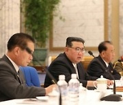 당 중앙군사위 주재한 김정은.."전방부대에 '중요 군사행동 계획' 추가"