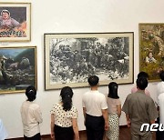 북한, 6·25 앞두고 '계급교양' 주제 미술 전시회 개막