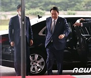윤석열 대통령, 용산 집무실로 출근