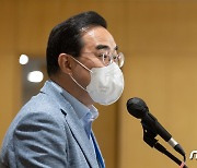 발언하는 박홍근 민주당 원내대표
