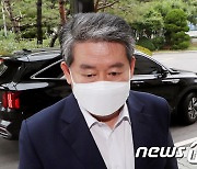 부동산거래신고법 위반 혐의 김경협 의원 법원 출석