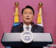 野 "대통령도 모르는 설익은 정책 발표는 국기문란..책임 물어야"