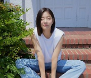 배우 설인아, 청량한 여름 스타일링과 함께한 화보 공개
