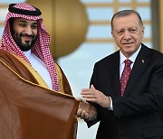 사우디 왕세자, 카슈끄지 사건 후 첫 터키 방문