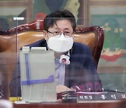 '탈원전 옹호' 민주 의원들, 文 퇴임전 해외 원전 출장 논란