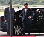 尹 "장관 발표, 공식 입장 아냐" 한마디에.. 대통령실·고용부 '진땀'
