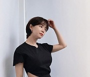 송지효, 허리라인 과감히 드러낸 원피스로 여성美 UP