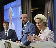 EU, 우크라에 '후보국 지위'..신청 넉달만 초고속 승인