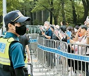 文-尹 집 앞 시위 대결..'솜방망이 집시법'에 주민만 밤잠 설친다