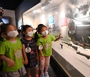 유엔초전기념관 찾은 어린이들