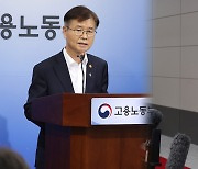 '52시간제 개편' 혼선?..윤 대통령 "공식발표 아냐"
