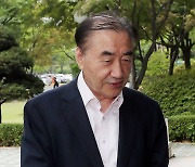 '불법 토지거래 혐의' 법원 출석하는 이상수 전 장관