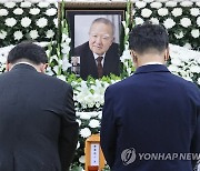 '조순학파' 김종인·유승민 등 각계 인사 조문 행렬(종합2보)