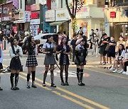 'MLD 新 걸그룹' 라필루스, 깜짝 버스킹 공연에 300명 운집