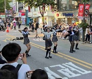 라필루스, 데뷔 첫 깜짝 버스킹 300명 운집..뜨거운 현장