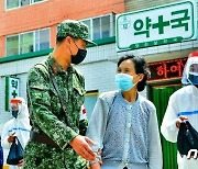 북한 "수도 방역전선에서 헌신적 투쟁하는 인민군들"