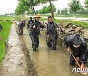 폭우와 비바람에 대비하는 북한.."철저한 대책 세우자"