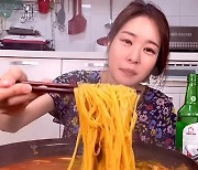 '김태현♥' 미자, 꽃바지 입고 마라탕+소주.."남편 없을 때 혼자 먹는"