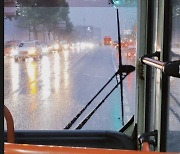 방탄소년단이 나와 같은 버스를 탔다고? RM, 버스 창 밖 사진 공개에 "완전 계 탔네!"