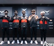 [포토] LCK 매치 24연승 T1 "각자가 표현한 기록 경신의 기쁨"