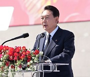 尹 대통령 "평화는 굴복 아닌 '힘'으로 지키는 것"