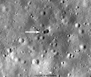 달 뒷면서 발견된 로켓 충돌 구덩이..원인은 중국 로켓이었나