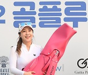 [포토]개그우먼 김현주 '골플루언서 스마일상으로 골프백 받았어요!'