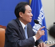 발언하는 우상호 비대위원장