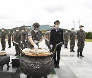 [사진뉴스] 공군, 6·25전쟁 72주년 기념 대전현충원 참배