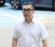경찰, '서울의소리 고발' 김건희 팬카페 대표 고발인 조사